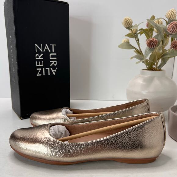Naturalizer Maxwell Leather Metallic Flat Warm Silver (Gold)Women 8.5 Narrow NWB - Picture 1 of 10